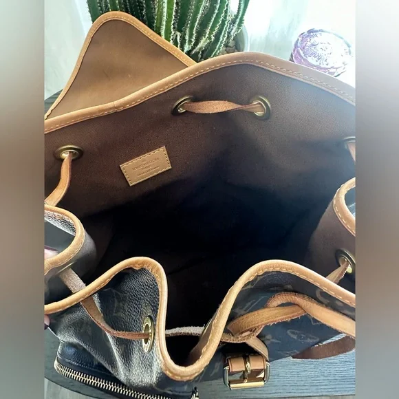 LOUIS VUITTON
Monogram Bosphore Backpack - Picture 5 of 8